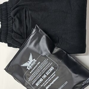 We The People Black, Guardian Carry Joggers, holster hidden belt, new. M 32/34